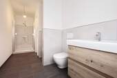 Duschbad mit Fenster 1. OG. - 