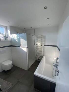 Bad 1.OG - Einfamilienhaus mit 160,00 m² in Ludwigshafen am Rhein zur Miete