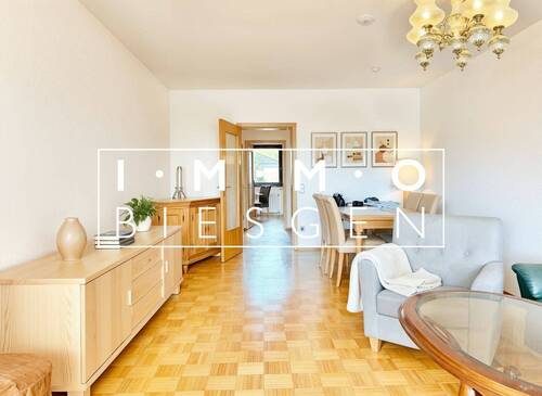 Wohnzimmer - Möblierungsvorschlag - Freie 3,5 Zimmer Eigentumswohnung im Erdgeschoss mit Balkon und Garage in Mülheim Broich