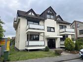 Straßenansicht - Gemütliche Erdgeschosswohnung mit Balkon, Hobbykeller & Garage in Lenglern