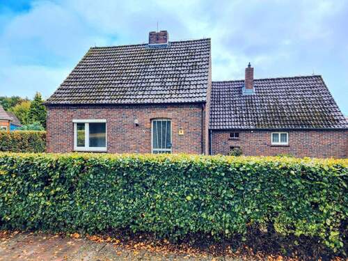 Haus Vorderansicht - TOP Lage in Sandhorst - 198.000,00 EUR Kaufpreis, ca.  122,00 m² Wohnfläche