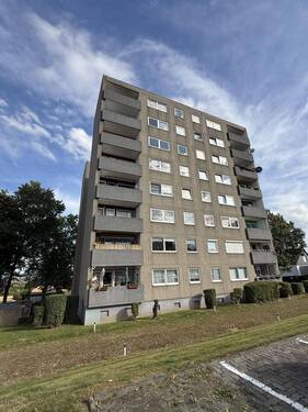 Hausansicht - sanierte 3 Zimmer-ETW mit Klasse Fernblick frei zum Bezug in Vellmar