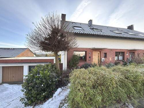 Vorderansicht - Raumwunder in Bestlage: Großzügiges Split-Level-Haus mit Fernblick in Bochum-Stiepel