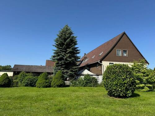 Außenansicht - *Großes Wohn- und Geschäftshaus mit schönem Garten und Garagen Option in Dorste*