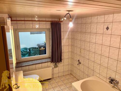 Tageslichtbad mit Badewanne - 