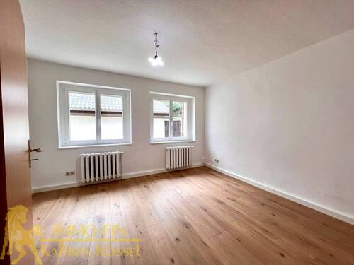 Schlafzimmer mit Außenjalousien - 