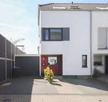 Langenfeld: Modernes KfW 55 Reihenendhaus mit 4 Schlafzimmern, 2 Bäder, Garage und 2 Stellplätzen! - Langenfeld (Rheinland) Immigrath