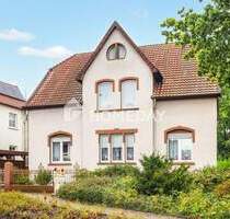 Zweifamilienhaus mit Gestaltungspotenzial, idyllischem Garten und Stellplätzen in begehrter Lage - Hiddenhausen