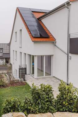 Terrasse und Gartenanteil II - 