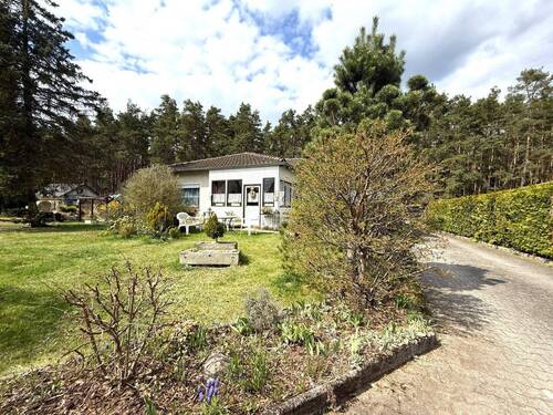 Einfahrt zum Grundstück - 5 Zimmer Bungalow zum Kaufen in Wernberg-Köblitz
