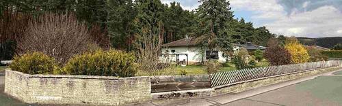 Blick von der Strasse - 5 Zimmer Bungalow in Wernberg-Köblitz