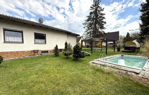 Gartenseite - Bungalow mit 128,00 m&sup2; in Wernberg-Köblitz zum Kaufen