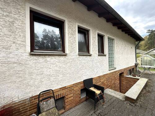 Rückseite mit Eingang zum Keller - 