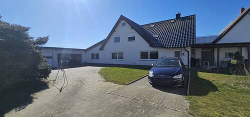 Innenhof - 1 Zimmer Mehrfamilienhaus, Wohnhaus in Dettmannsdorf