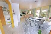 großes Wohnzimmer im EG - 
