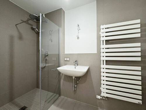 Badezimmer mit Dusche - 