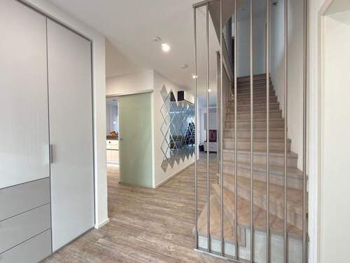 EG Flur - 1 Zimmer Mehrfamilienhaus, Wohnhaus in Rheinhausen