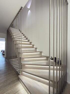 Treppe - Mehrfamilienhaus, Wohnhaus mit 513,00 m² in Rheinhausen zum Kaufen