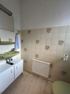 Gäste-WC mit Fenster - 