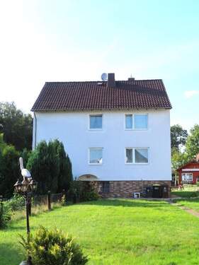 Aussenansicht hinten - 8 Zimmer Mehrfamilienhaus, Wohnhaus in Niestetal