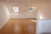 Schlafzimmer, DG - 