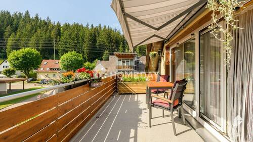 Balkon 1 Sommer - Wohntraum über den Dächern von Titisee: charmante Wohnung mit 2 Balkonen & gepflegter Ausstattung
