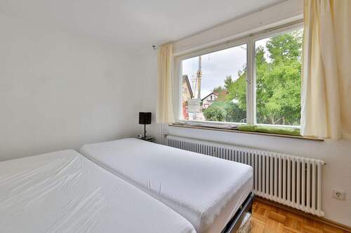 Schlafzimmer Erdgeschoß links - 