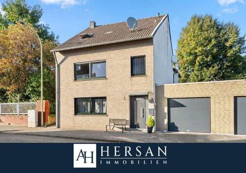 Titelbild - Freistehendes Einfamilienhaus mit drei Garagen und Wintergarten - Mehrgenerationenhaus geeignet!