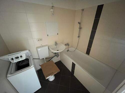 Badezimmer mit Wanne - 