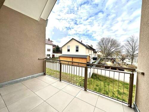 Loggia - 3 Zimmer Etagenwohnung zur Miete in Kieselbronn