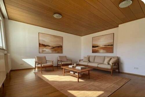 Wohnen - 8 Zimmer Mehrfamilienhaus, Wohnhaus zum Kaufen in Bad Dürrheim