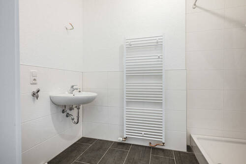 Ansicht 1 Bad modernisierte Wohnung 2. OG - 