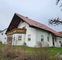 Die Gelegenheit! Geräumige Wohnung im 1. OG mit Südbalkon! Bezugsfrei! Ausbaureserve im DG! - Regenstauf - Steinsberg
