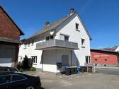 Ansicht Hof - 1 Zimmer Mehrfamilienhaus, Wohnhaus zum Kaufen in Lahnau