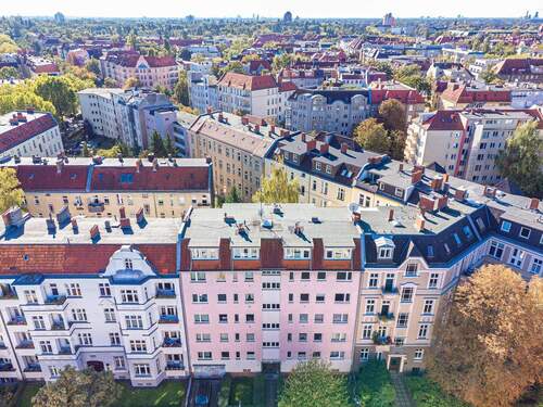 Vogelperspektive Außenansicht Straße - Helle, sanierte 2,5-Zimmer-Wohnung im 4. OG in Schöneberg - sofort bezugsbereit
