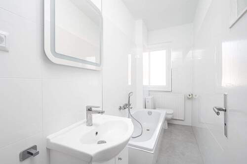 Badezimmer - Etagenwohnung mit 62,10 m² in Berlin zum Kaufen