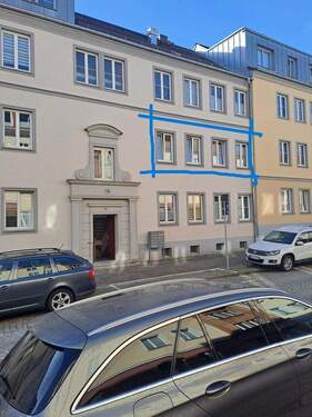 Hauseingang mit Fensterfront - 