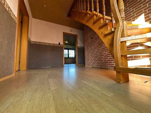 Flur - 4 Zimmer Einfamilienhaus zum Kaufen in Weener