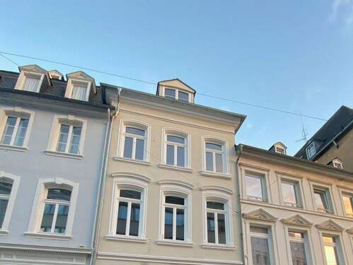 Hausansicht - Schöne Dachgeschosswohnung in aufwendig saniertem Altbau zu vermieten