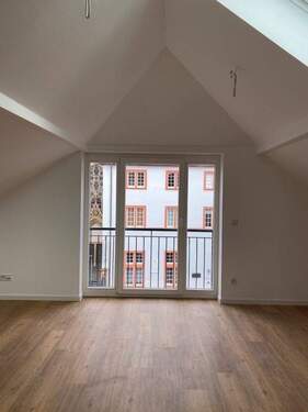 Wohnzimmer - 2 Zimmer Etagenwohnung zur Miete in Trier