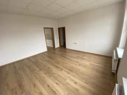 Wohnzimmer (2) - 4 Zimmer Etagenwohnung in Mittweida