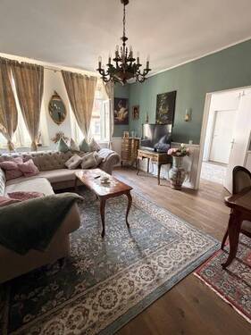 Einblick Wohn- und Essbereich - Wunderschöne renovierte 4-Zimmer-Wohnung in City-Lage