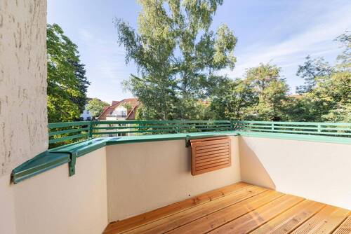 Ruhiger sonniger Balkon - 