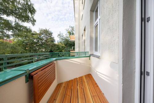 Ruhiger sonniger Balkon - 