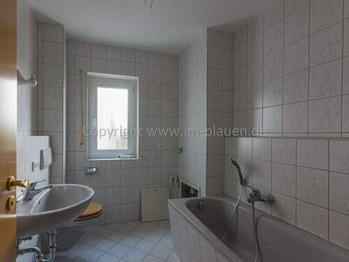 Badezimmer - Etagenwohnung mit 69,50 m² in Neundorf zur Miete