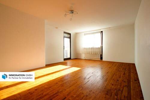 Wohnzimmer - 3 Zimmer Etagenwohnung zum Kaufen in Nürnberg