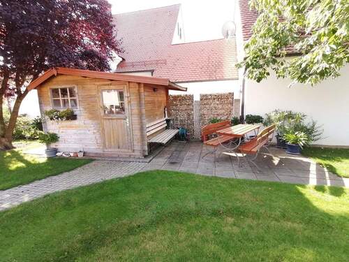 Gartenhaus mit Freisitz - 