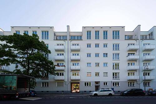 Fassade - Direkt am Viktoriaparkt: 2-Zimmer-Investment, 2 Balkone, im szenigen Kreuzberg - provisionsfrei