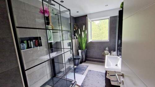 Badezimmer (1. OG) - 