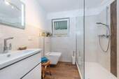 modernes Duschbad - 